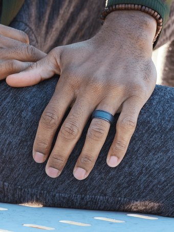 QALO Standard Men's Black Step Edge Polished Silicone Ring